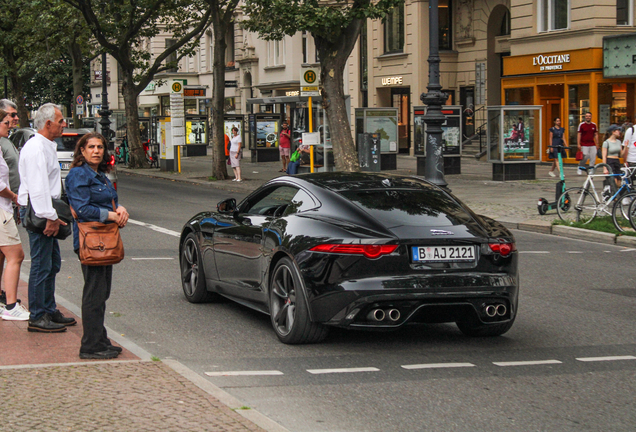 Jaguar F-TYPE R Coupé 2017