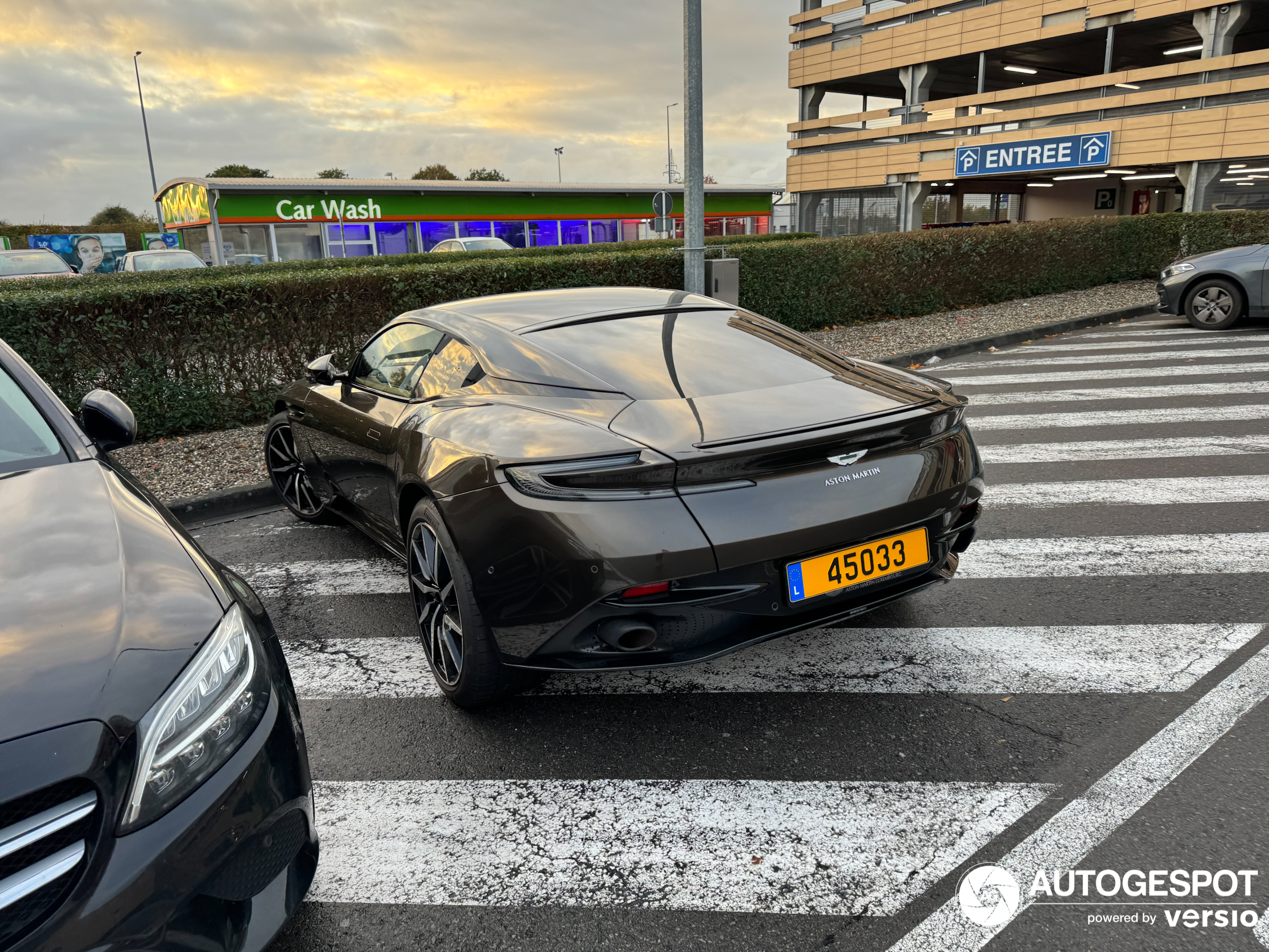 Aston Martin DB11 V8