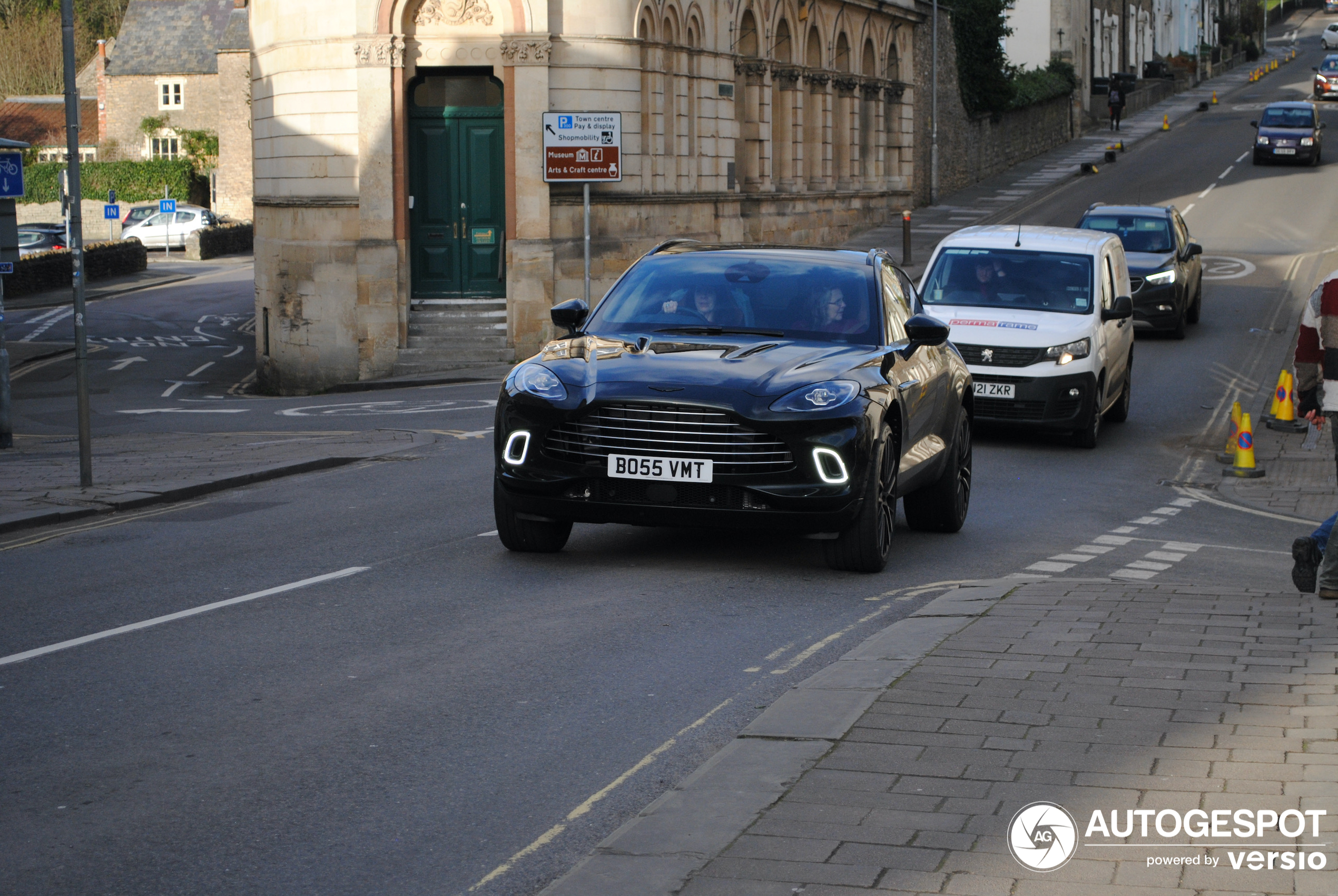 Aston Martin DBX