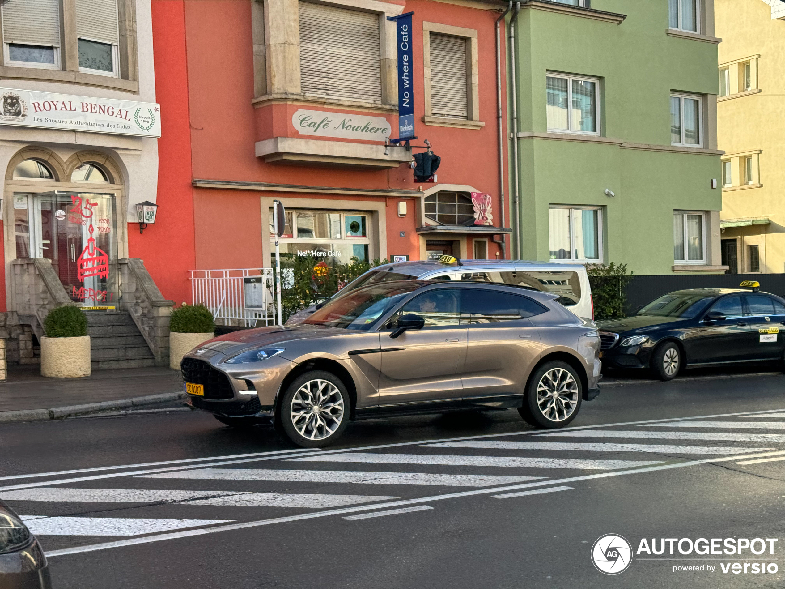 Aston Martin DBX707