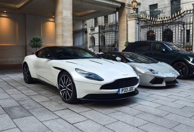 Aston Martin DB11