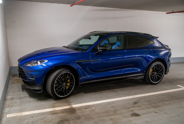 Aston Martin DBX707