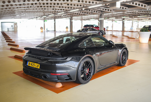 Porsche 992 Carrera 4 GTS