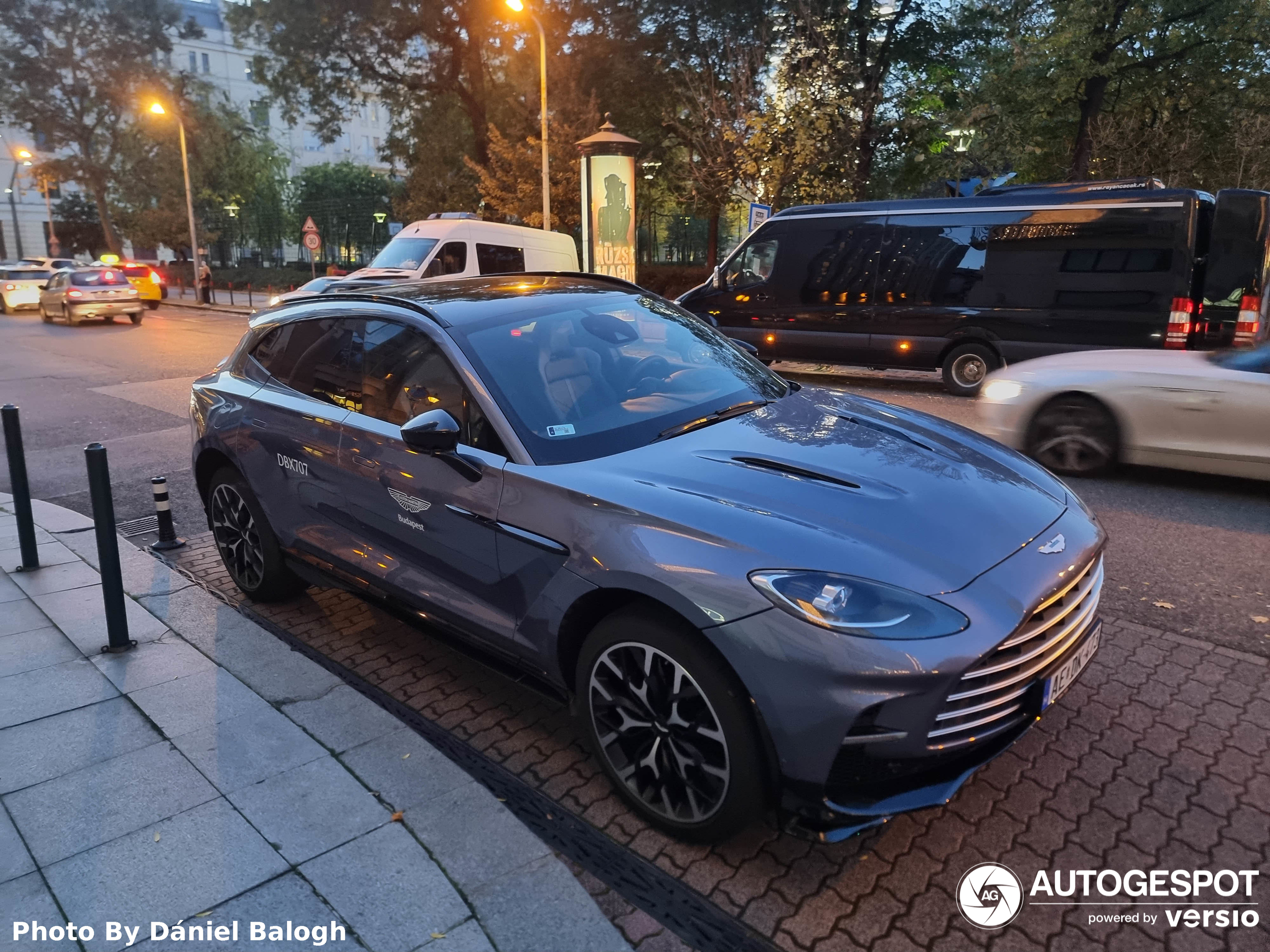 Aston Martin DBX707