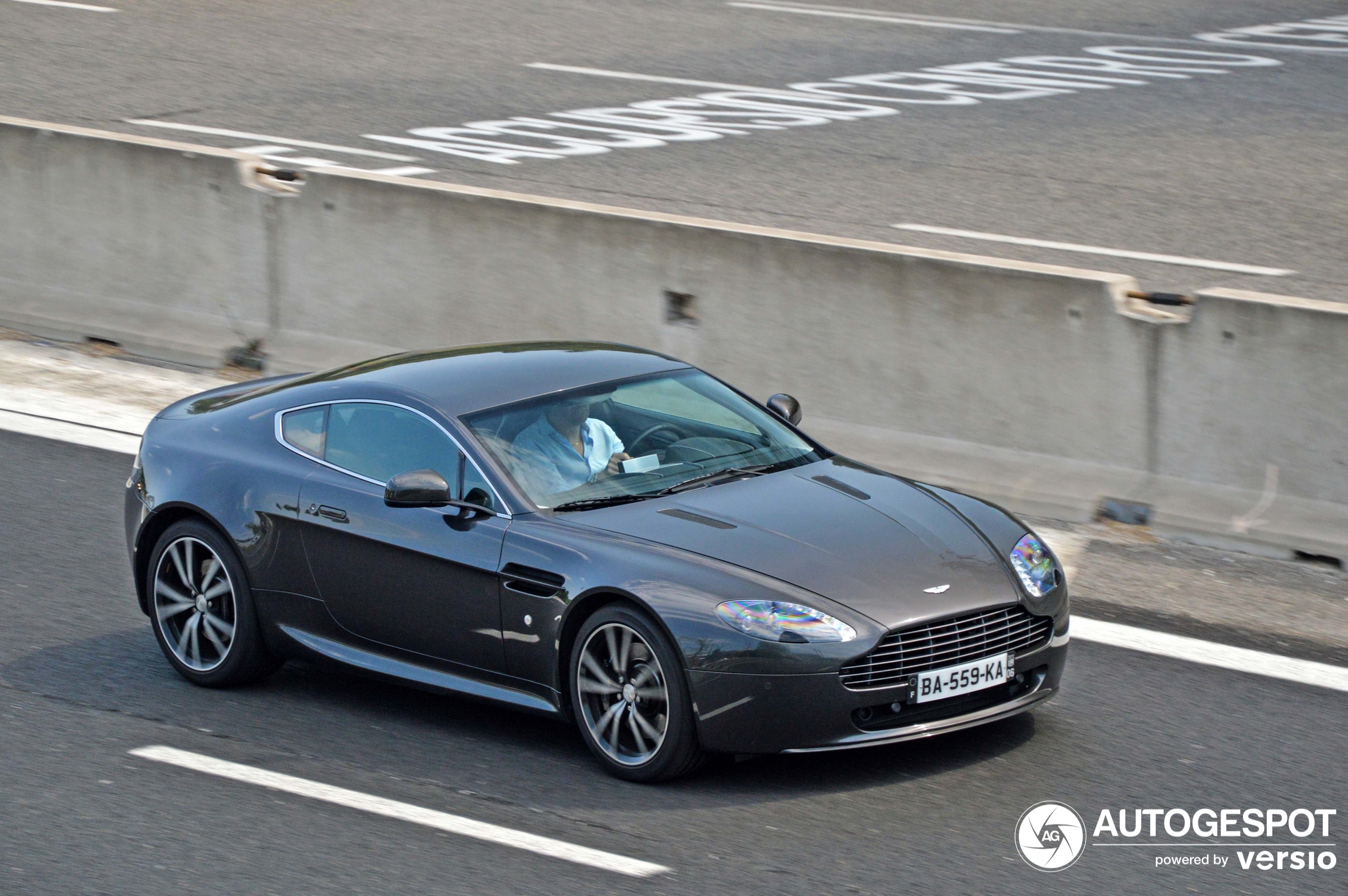 Aston Martin V8 Vantage 2012