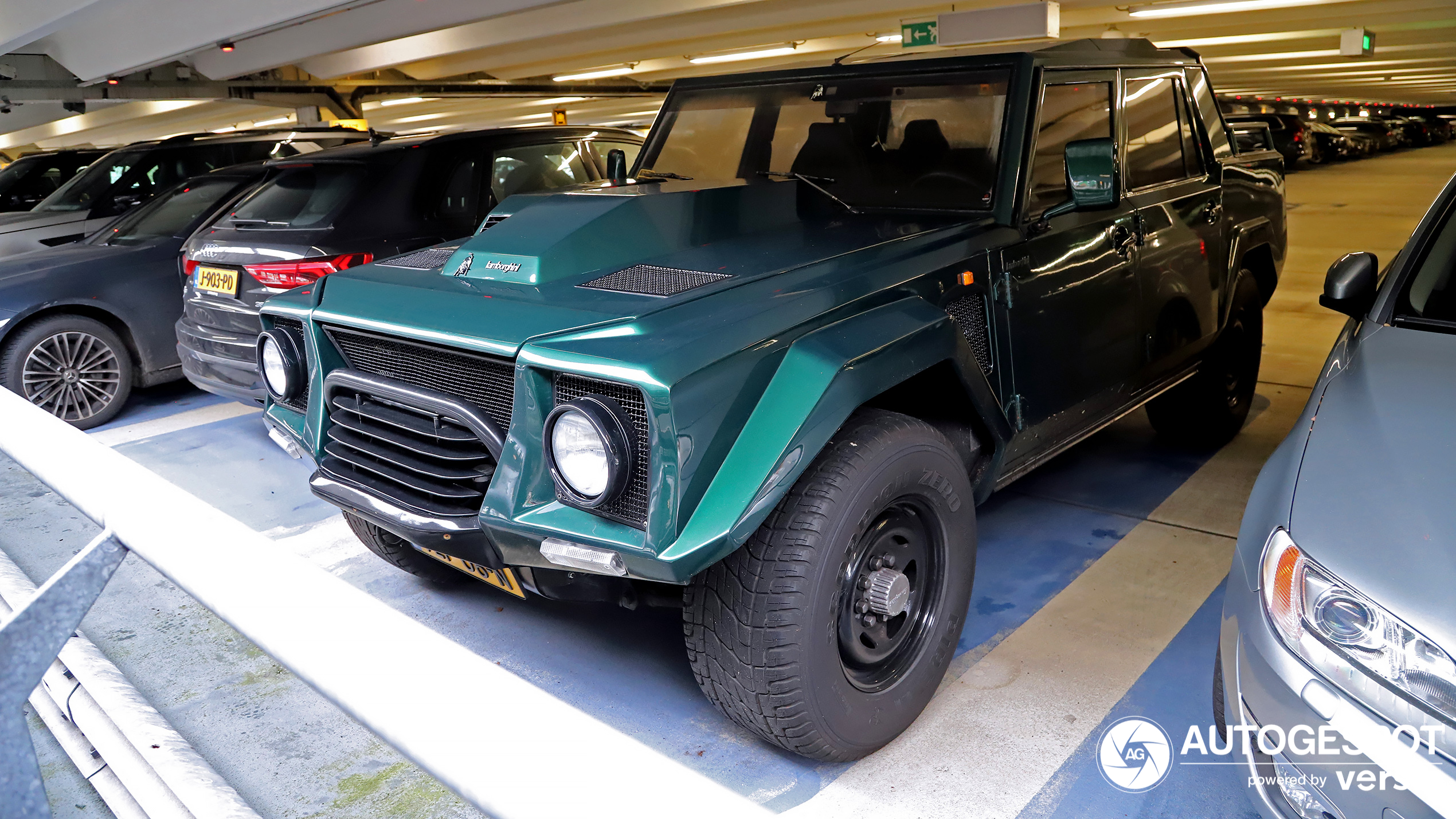 Lamborghini LM002 doet dienst als werkpaard