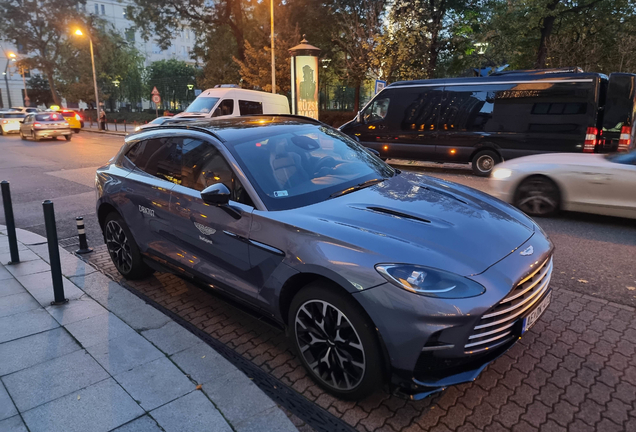 Aston Martin DBX707