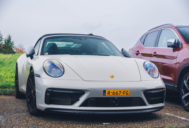 Porsche 992 Carrera 4 GTS Cabriolet