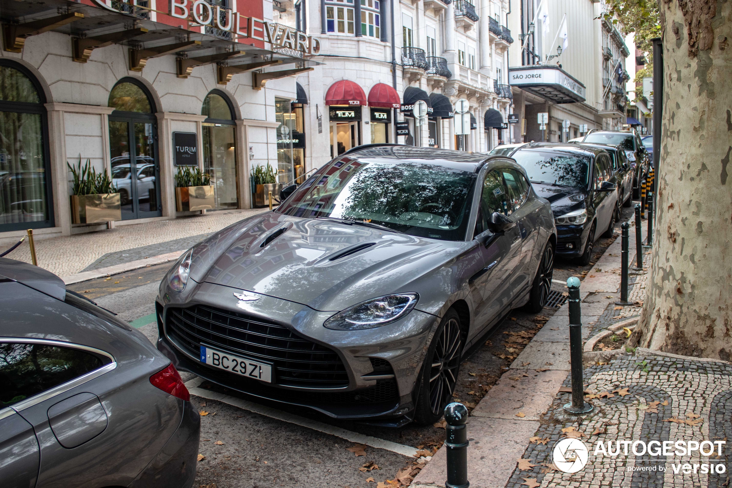 Aston Martin DBX707