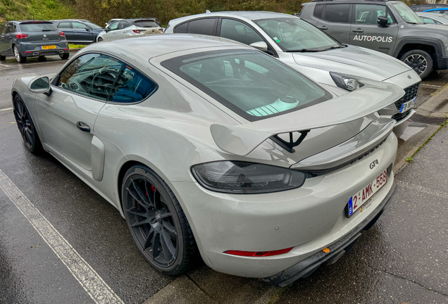 Porsche 718 Cayman GT4