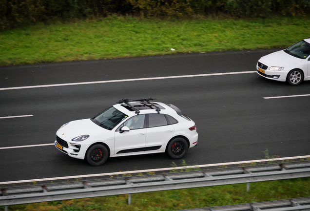 Porsche 95B Macan Turbo