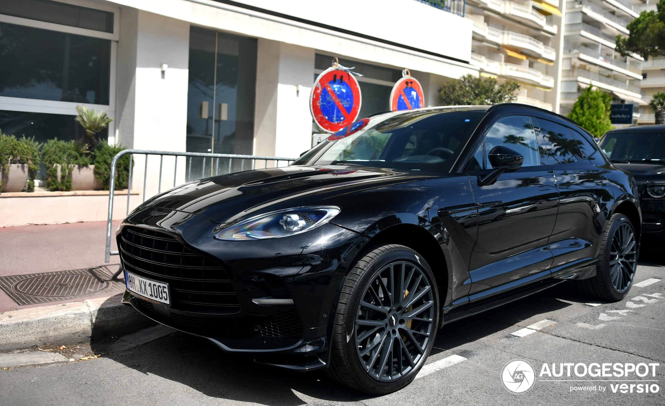 Aston Martin DBX707