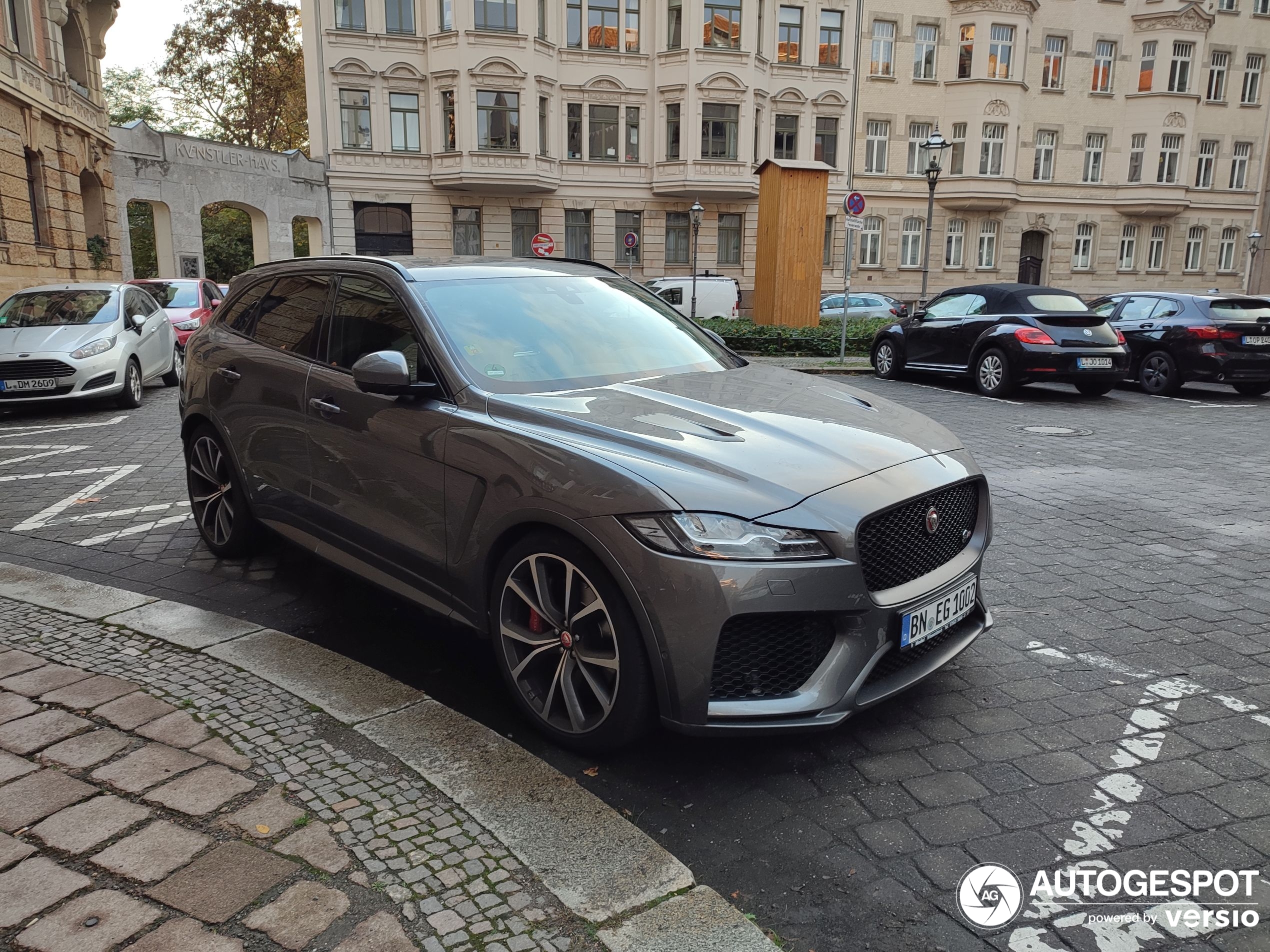 Jaguar F-PACE SVR