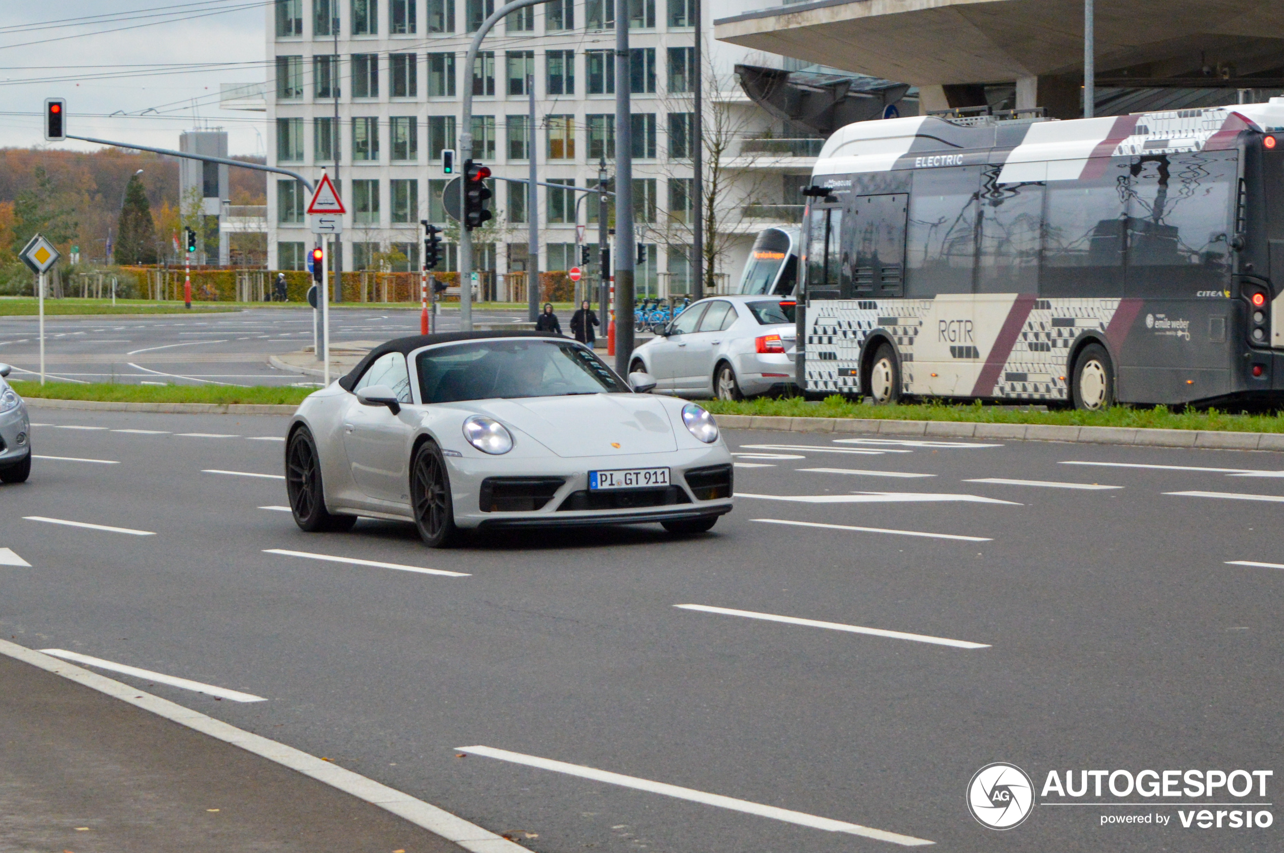 Porsche 992 Carrera 4 GTS Cabriolet