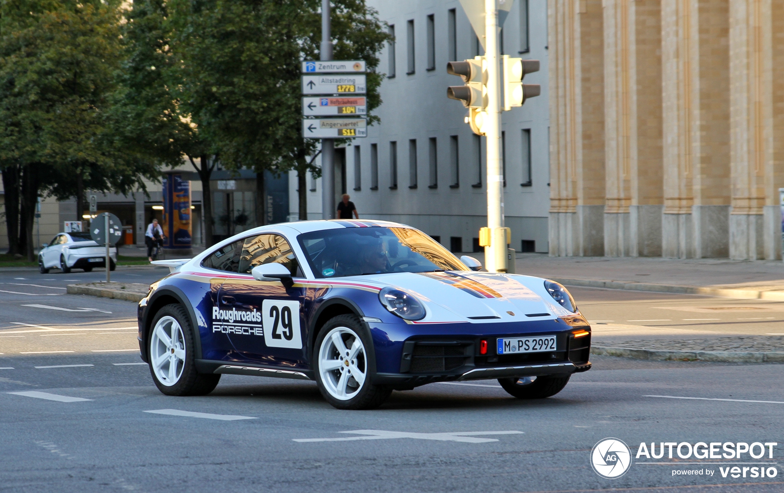 Porsche 992 Dakar