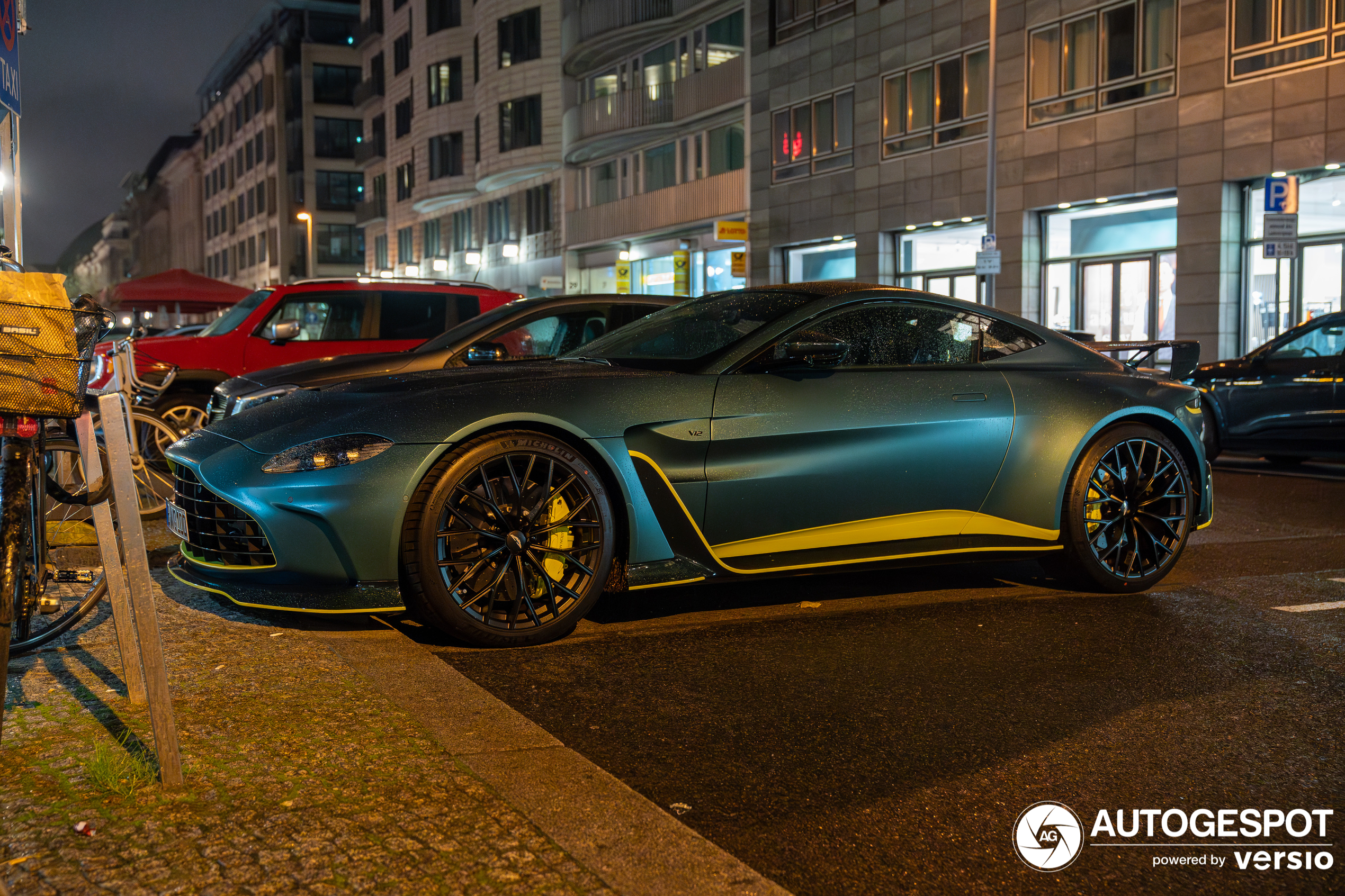 Aston Martin V12 Vantage 2023