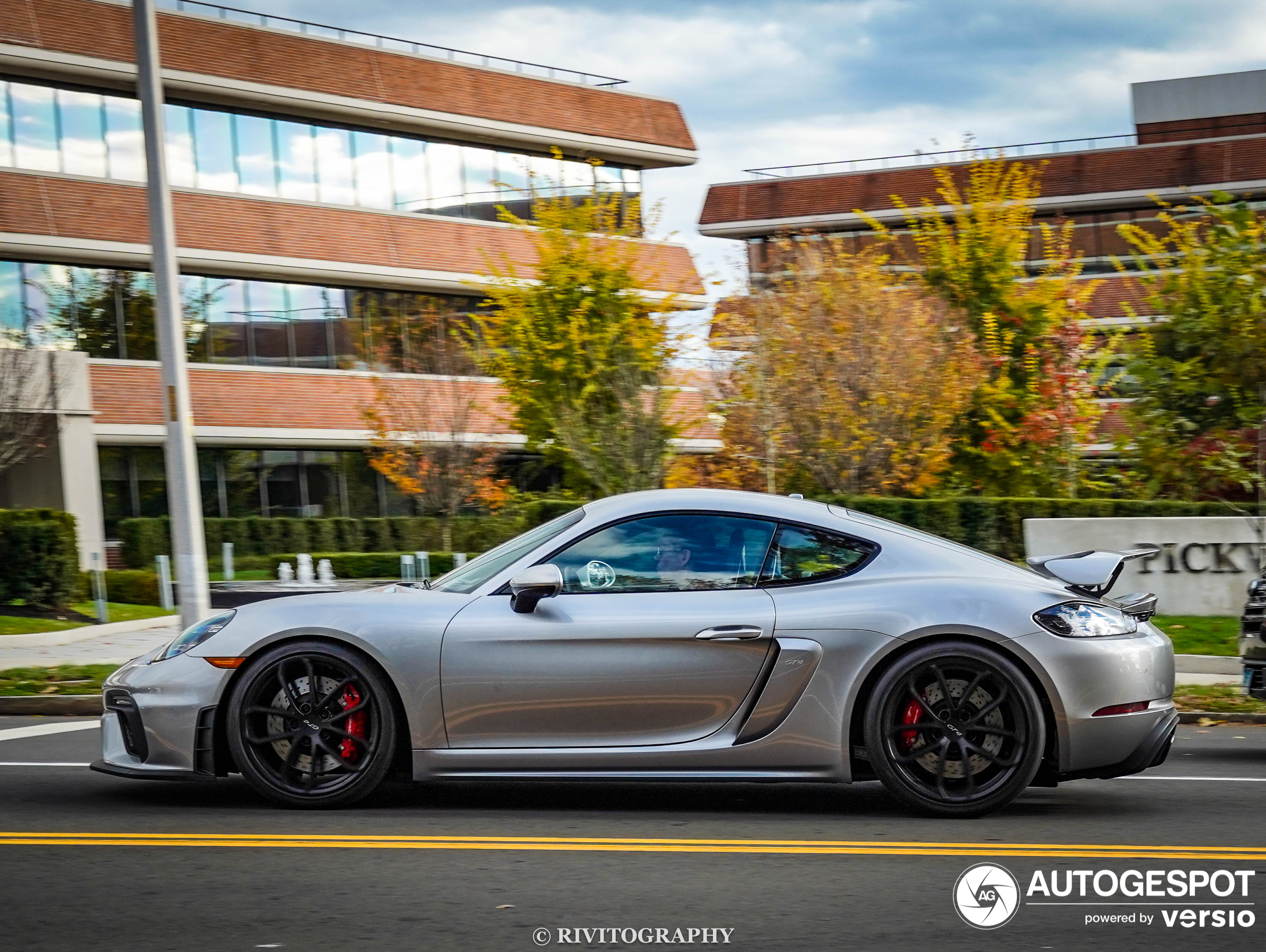 Porsche 718 Cayman GT4