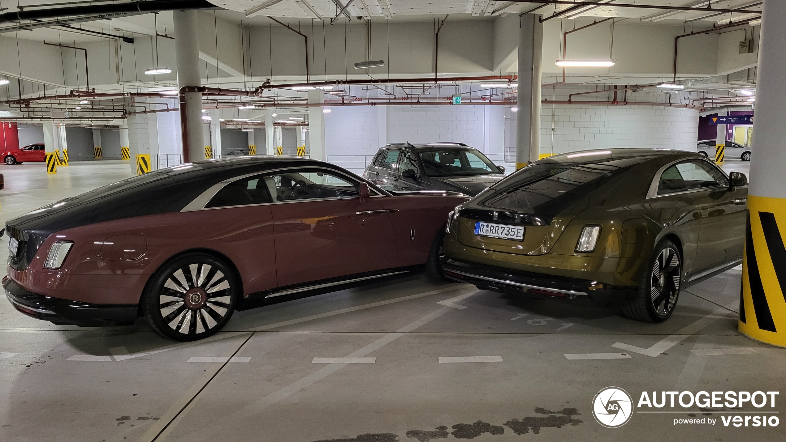 Duo van Rolls-Royce Spectre gespot in Warschau