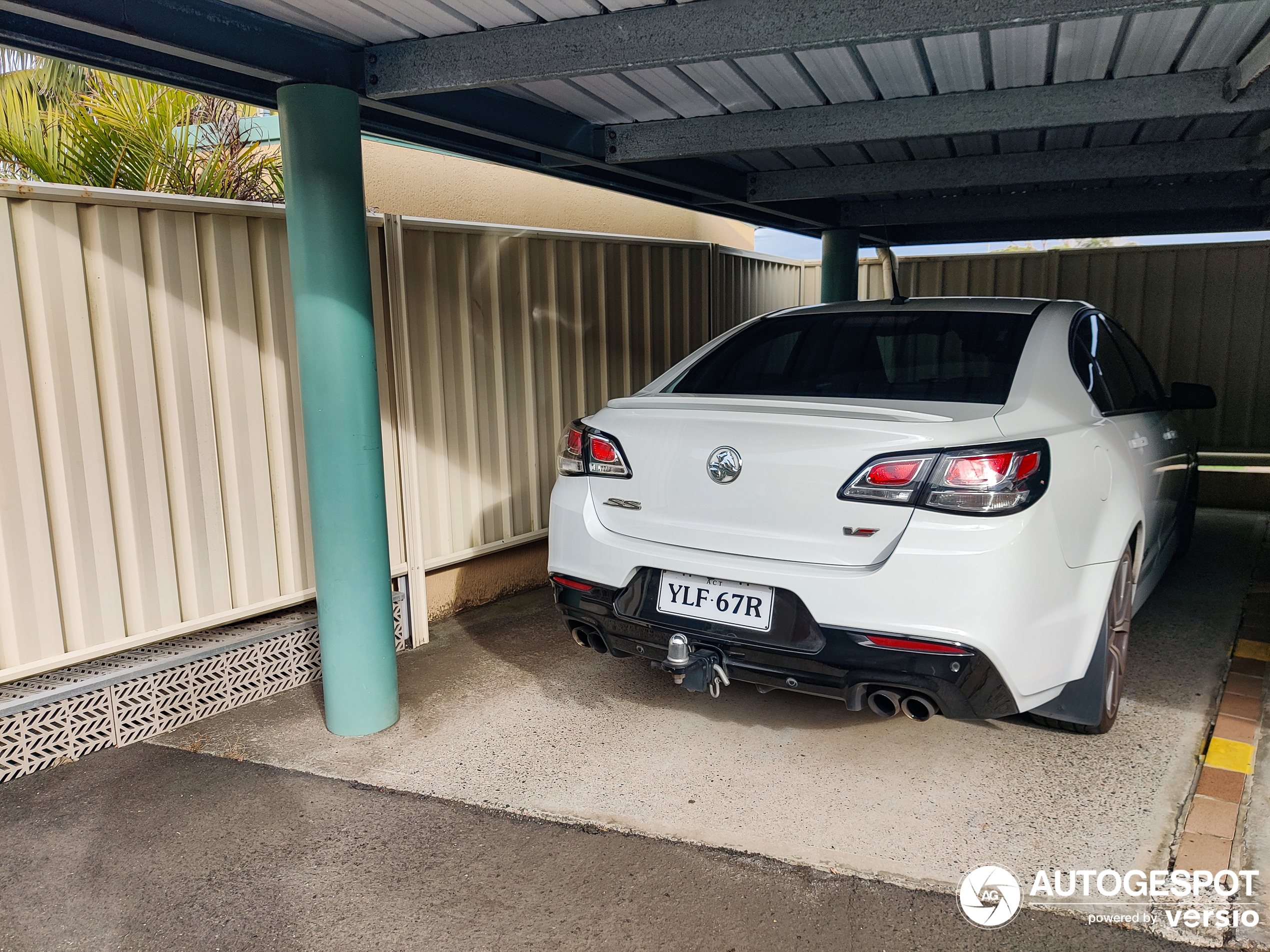 Holden VF Series II Commodore SS V