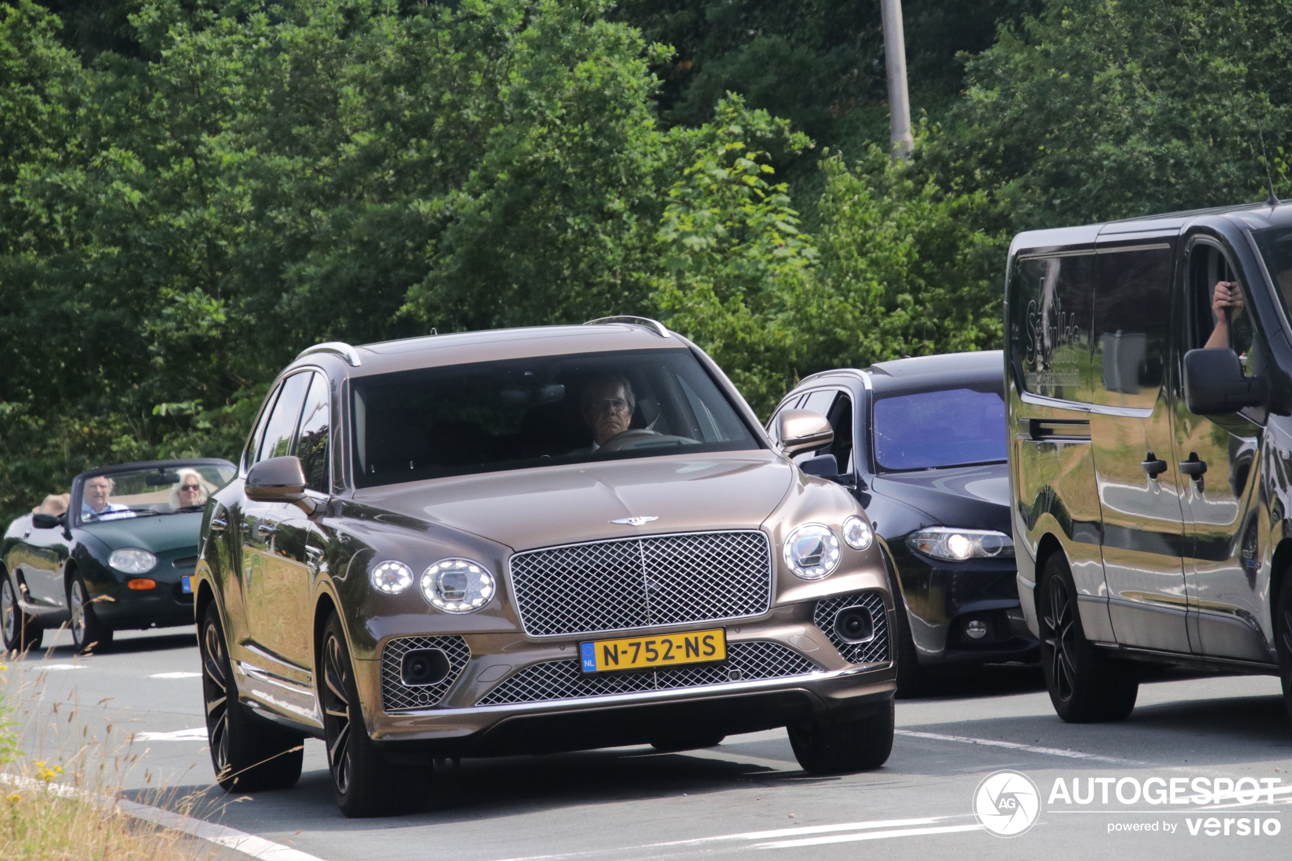 Bentley Bentayga Hybrid 2021