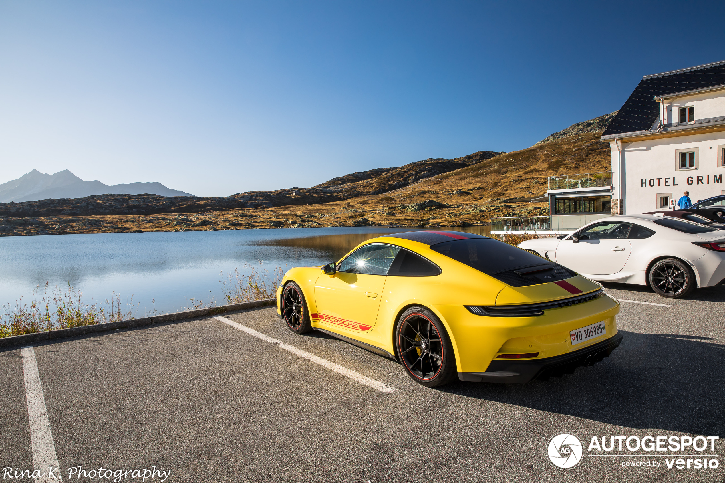 A bright surprise in Geneva: 992 GT3 Touring shines in yellow