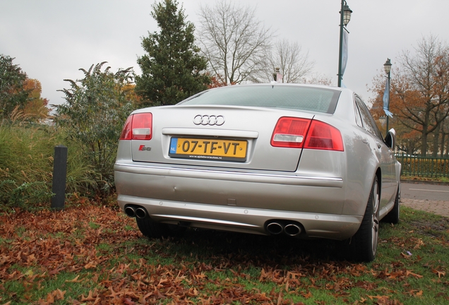 Audi S8 D3