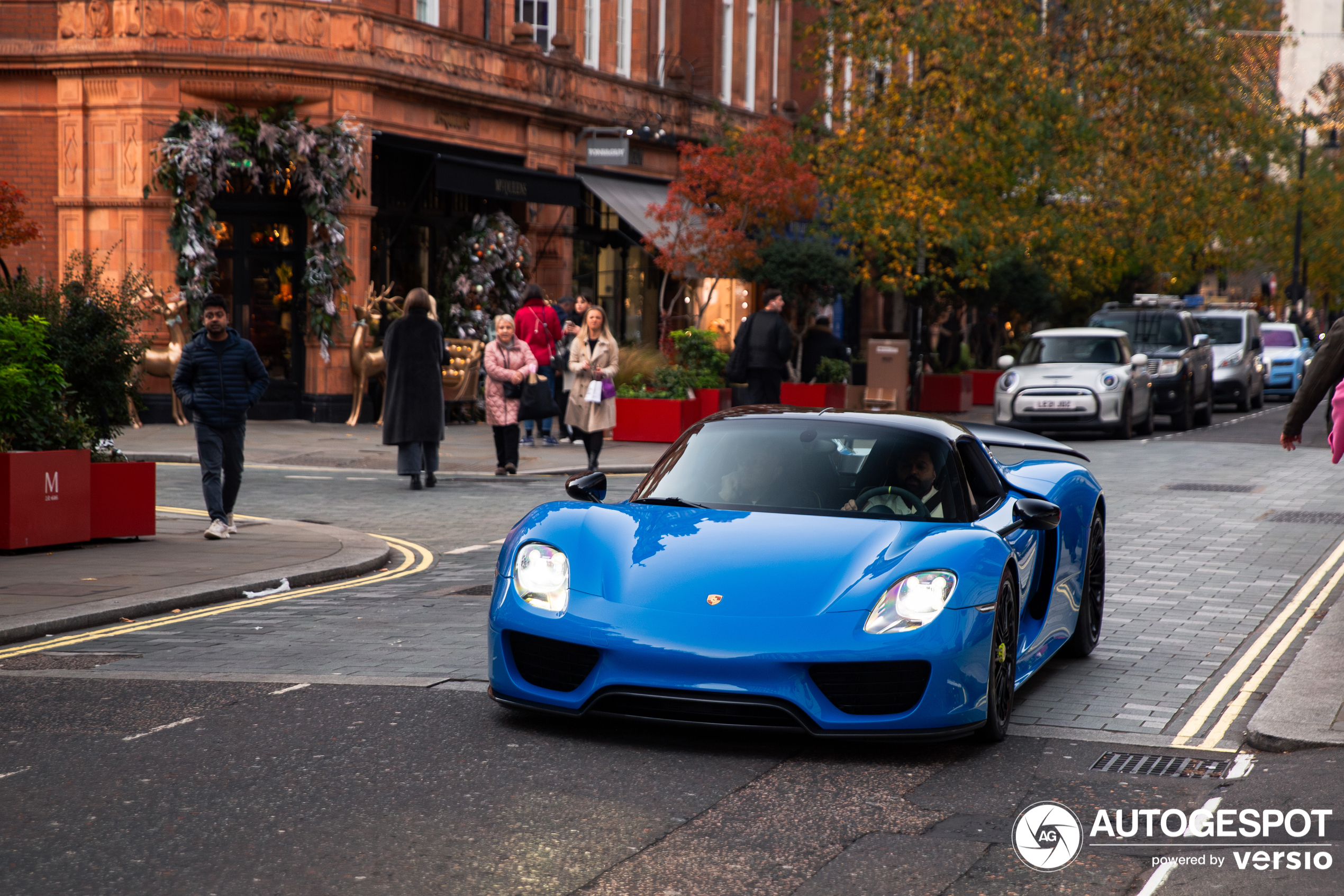 Dieser 918 taucht nach kurzer Zeit mit einem neuen Erscheinungsbild auf.