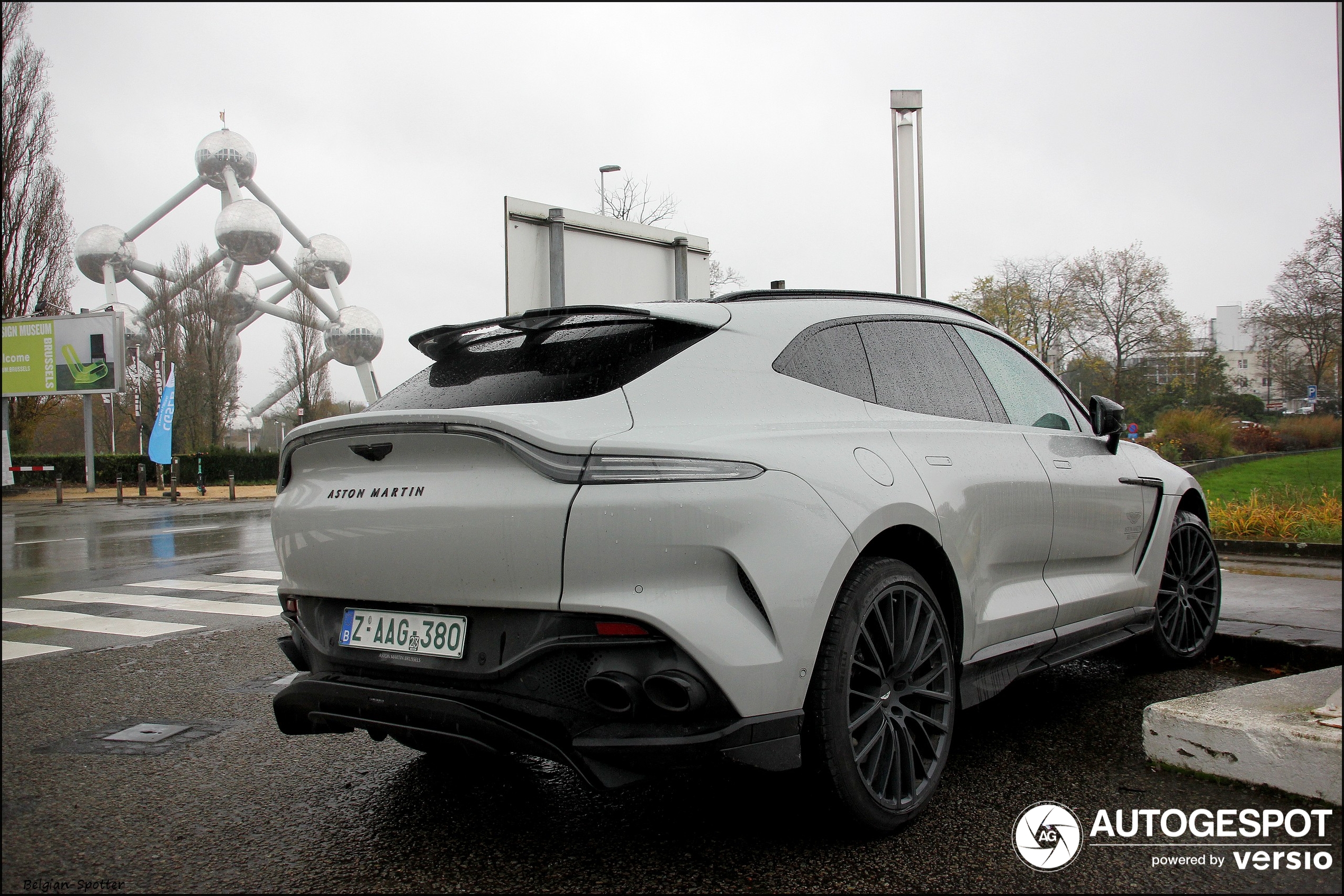 Aston Martin DBX707