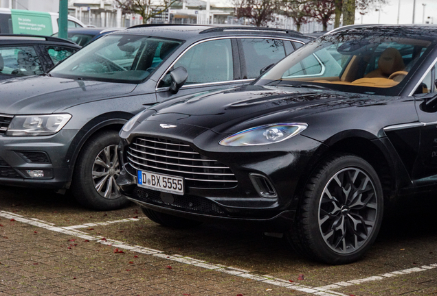 Aston Martin DBX