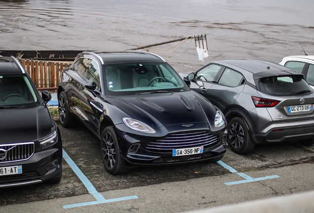 Aston Martin DBX