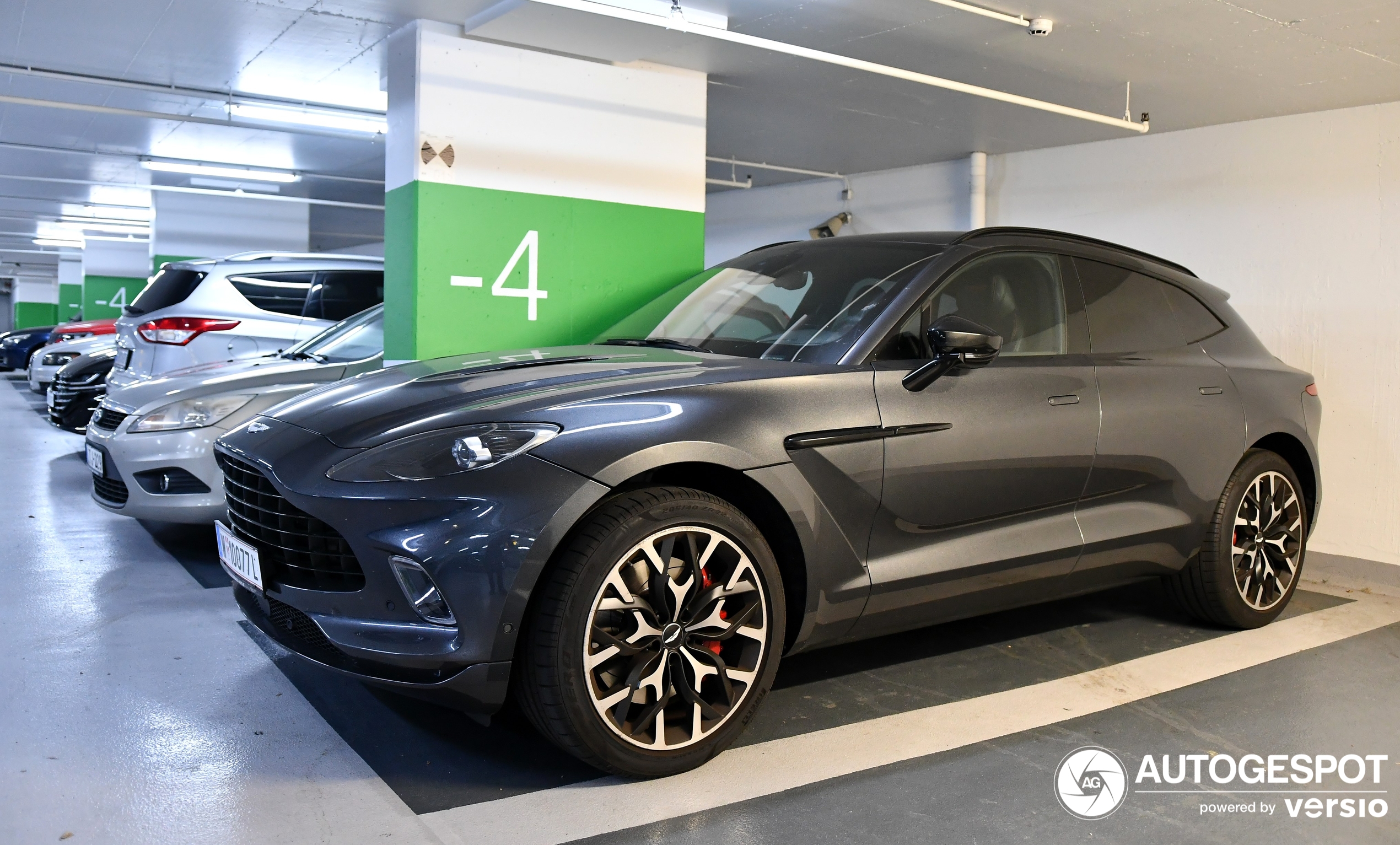 Aston Martin DBX