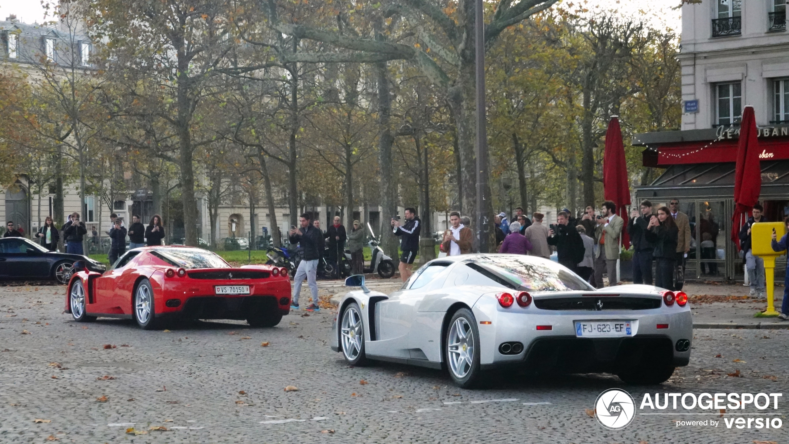 Parijs verrast wederom met heerlijke combo van Ferrari Enzo's