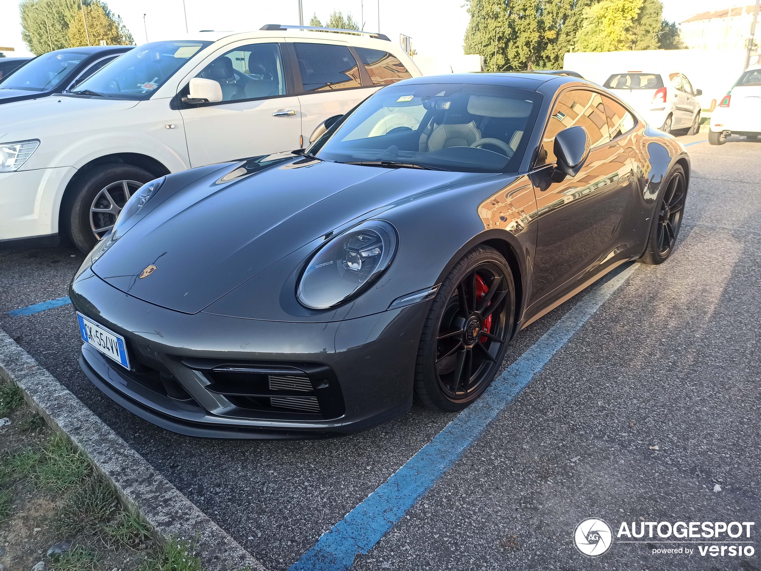 Porsche 992 Carrera 4 GTS