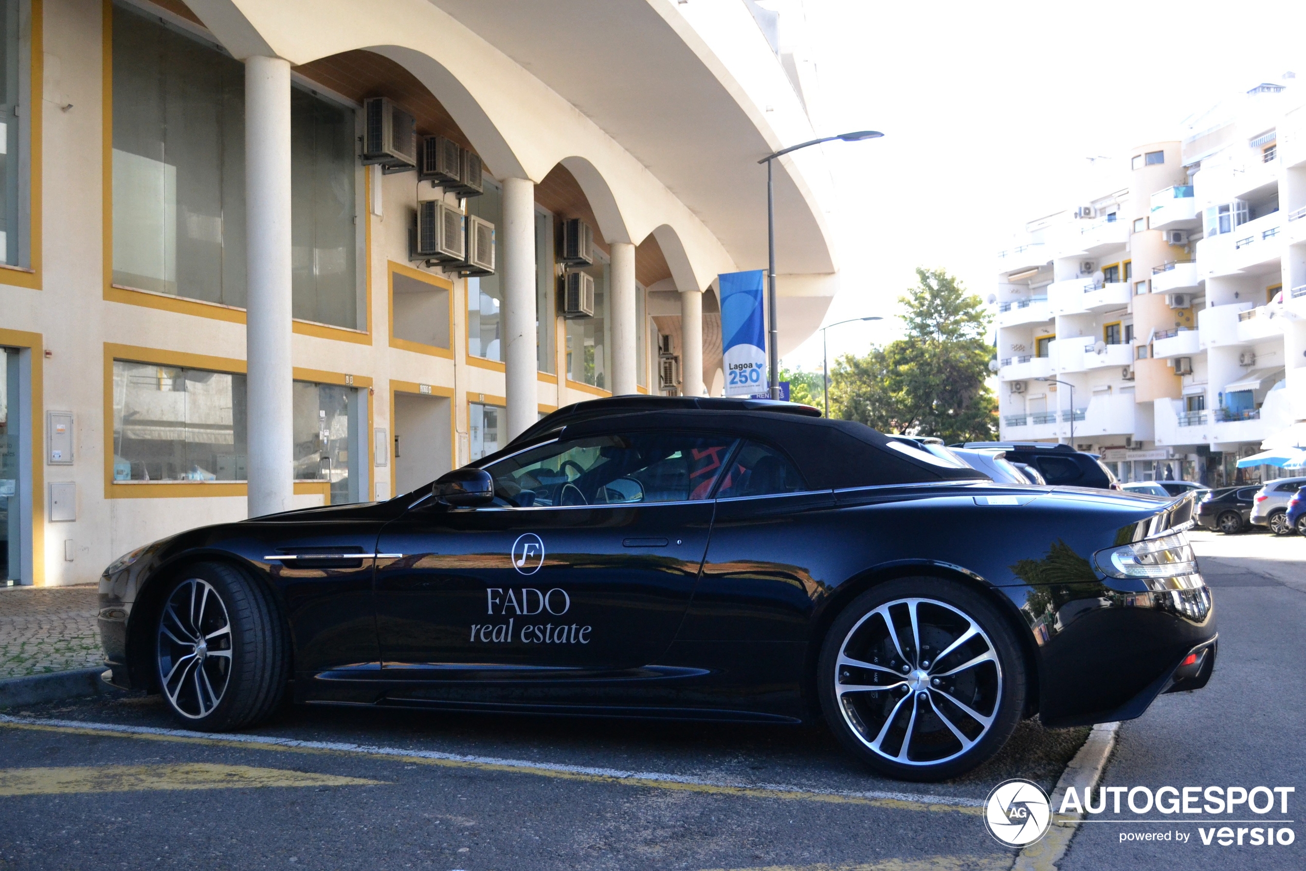 Aston Martin DBS Volante