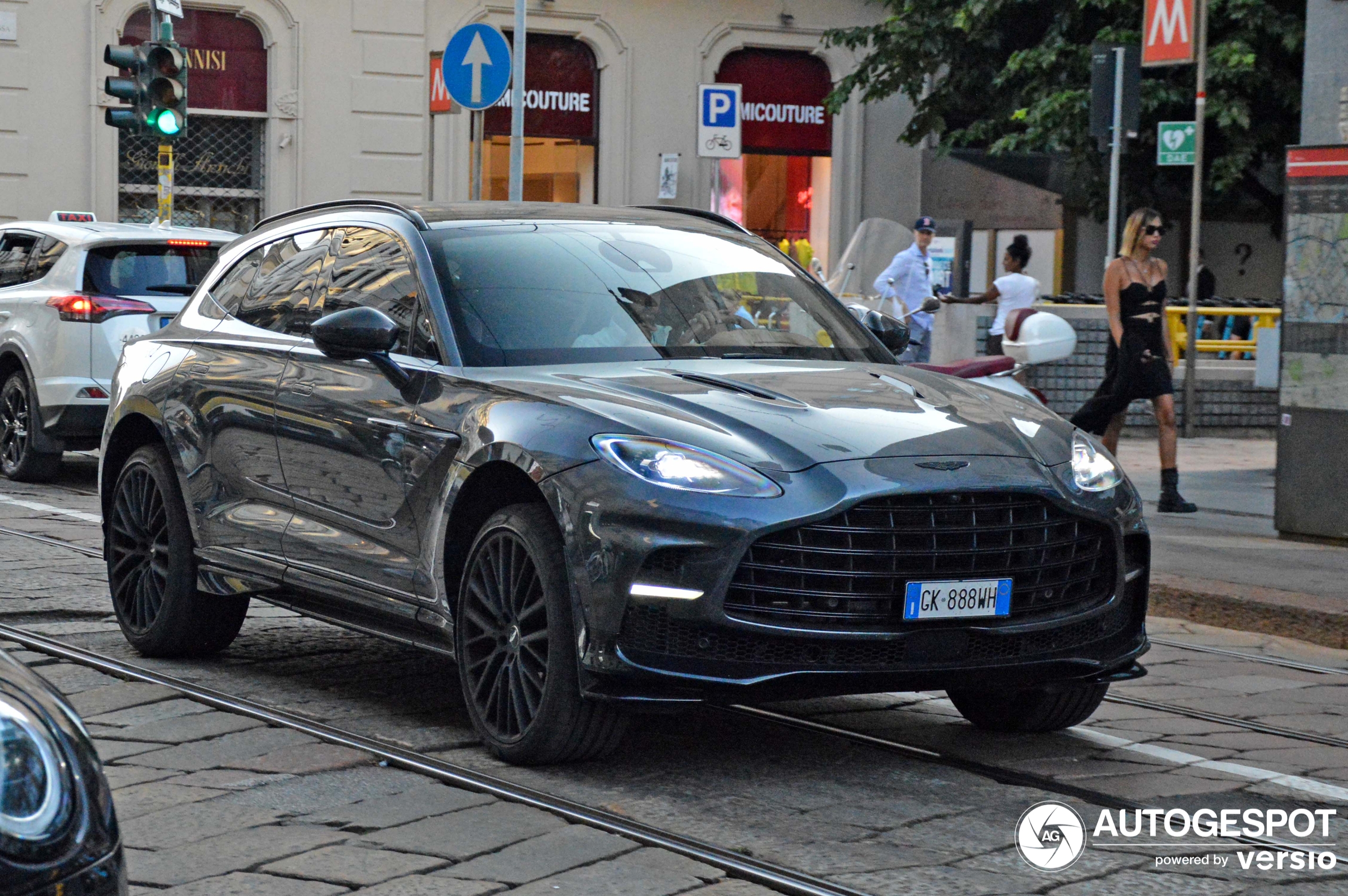 Aston Martin DBX707