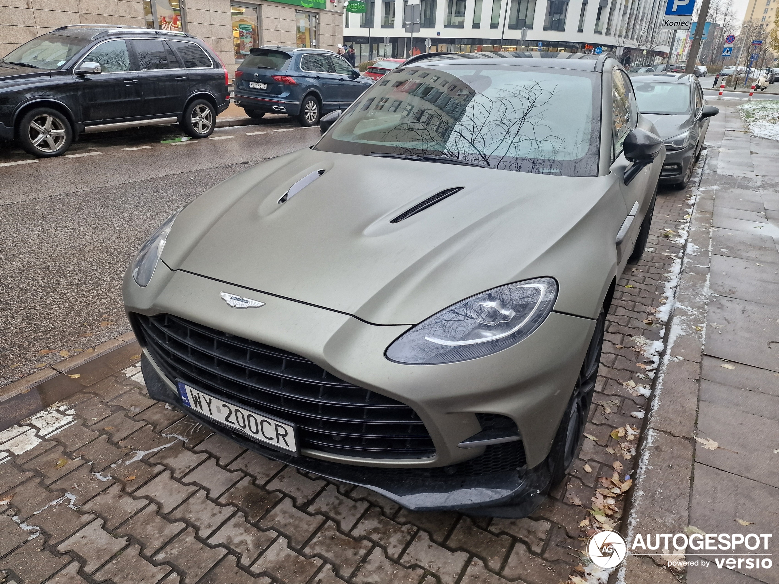 Aston Martin DBX707