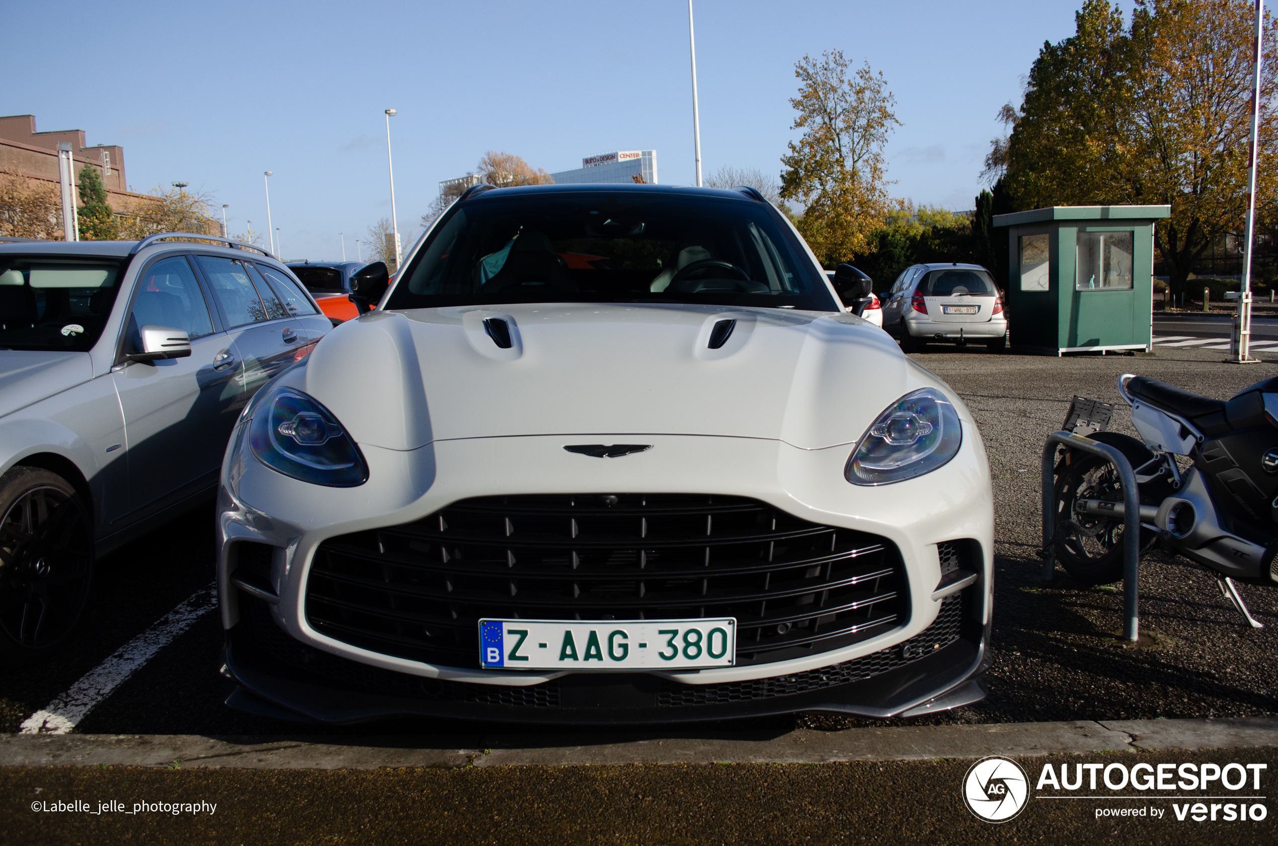 Aston Martin DBX707