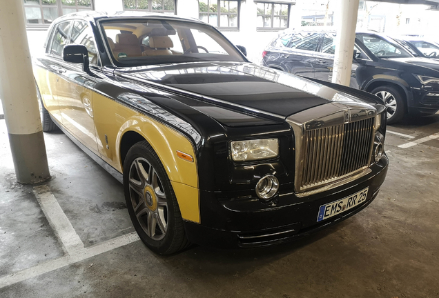 Rolls-Royce Phantom Baniyas Gold & Baniyas Black