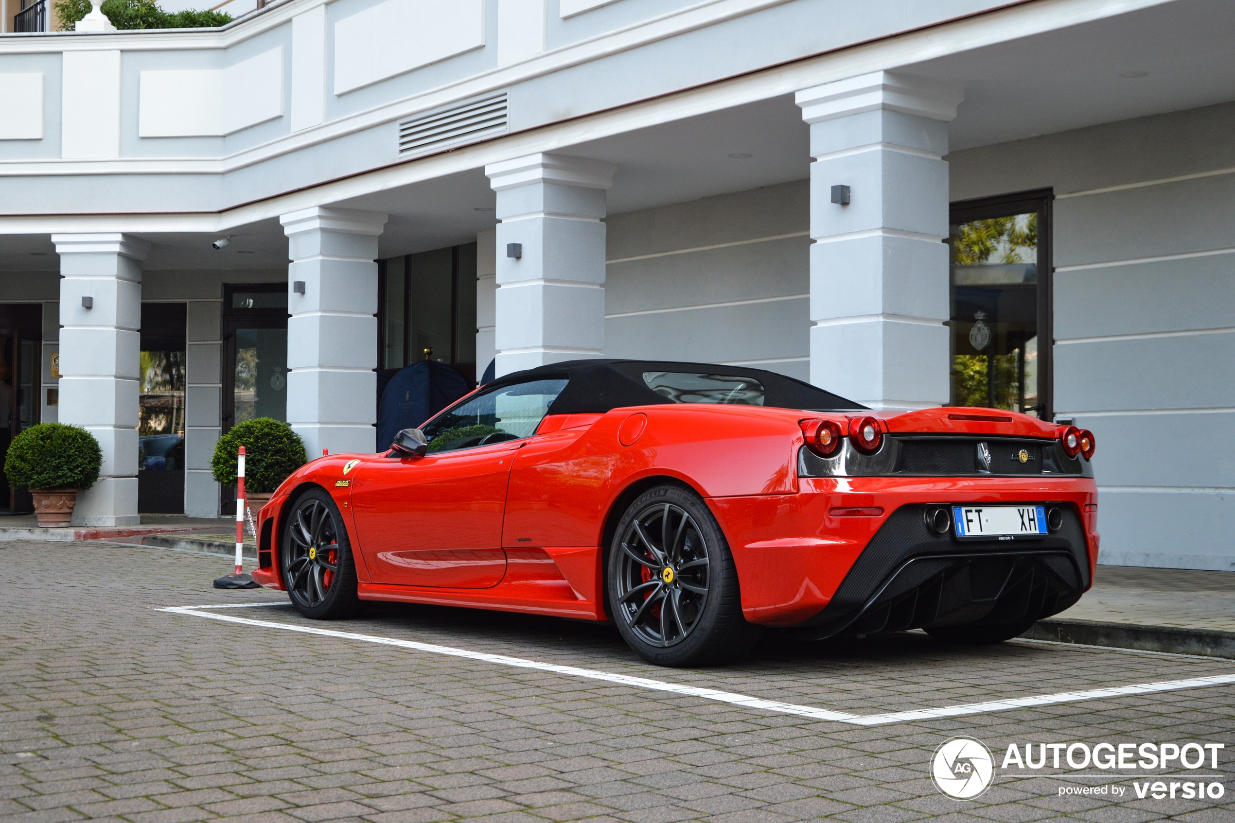 Ferrari Scuderia Spider 16M