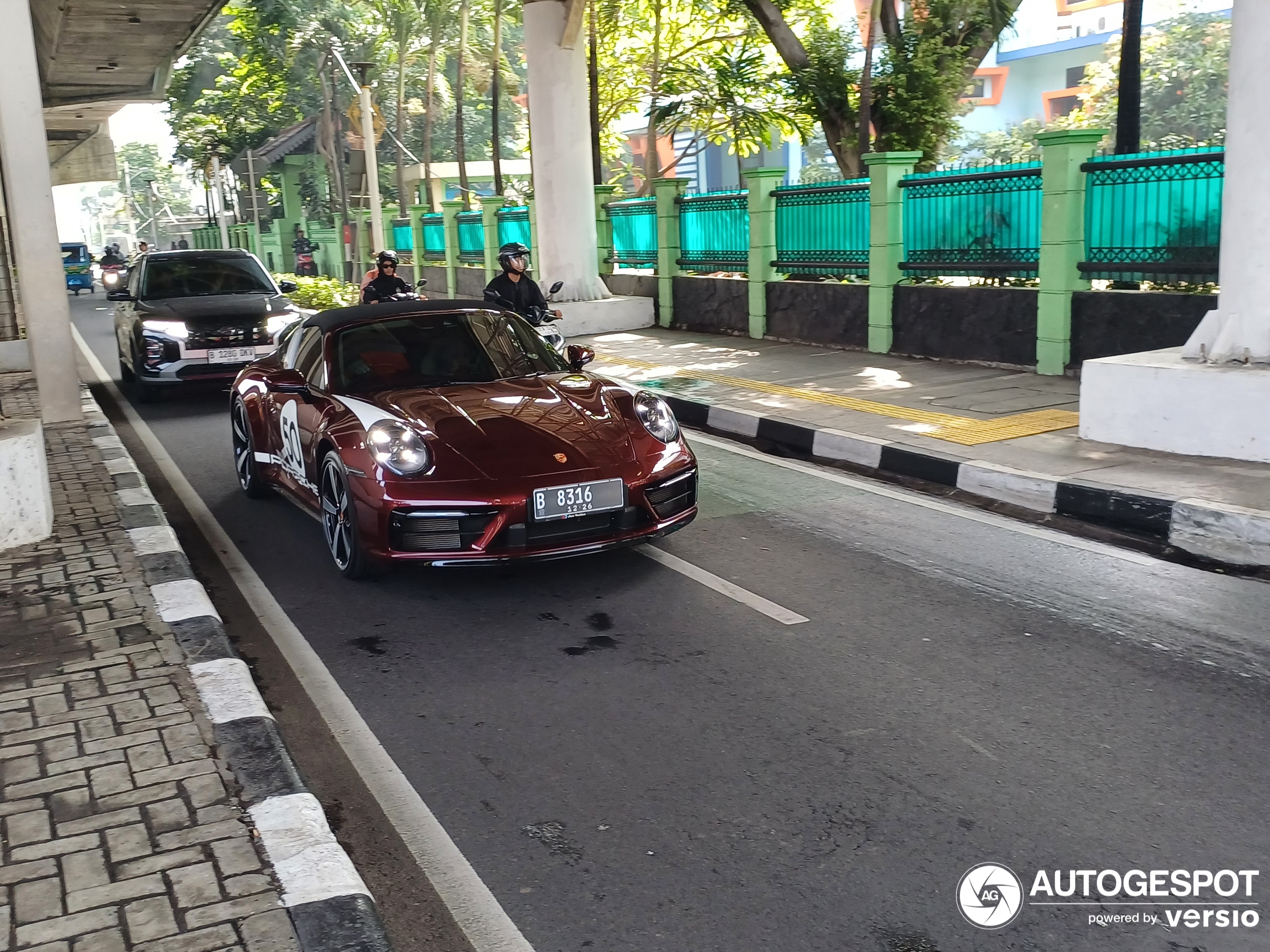 Porsche 992 Targa 4S Heritage Design Edition