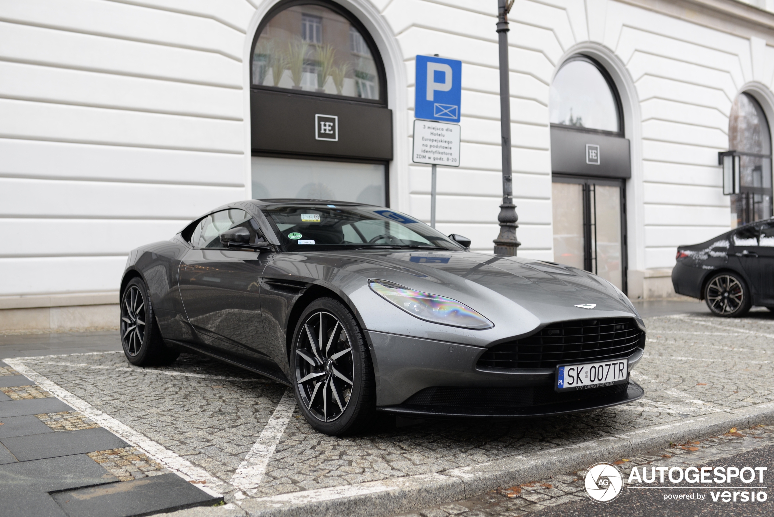 Aston Martin DB11 V8