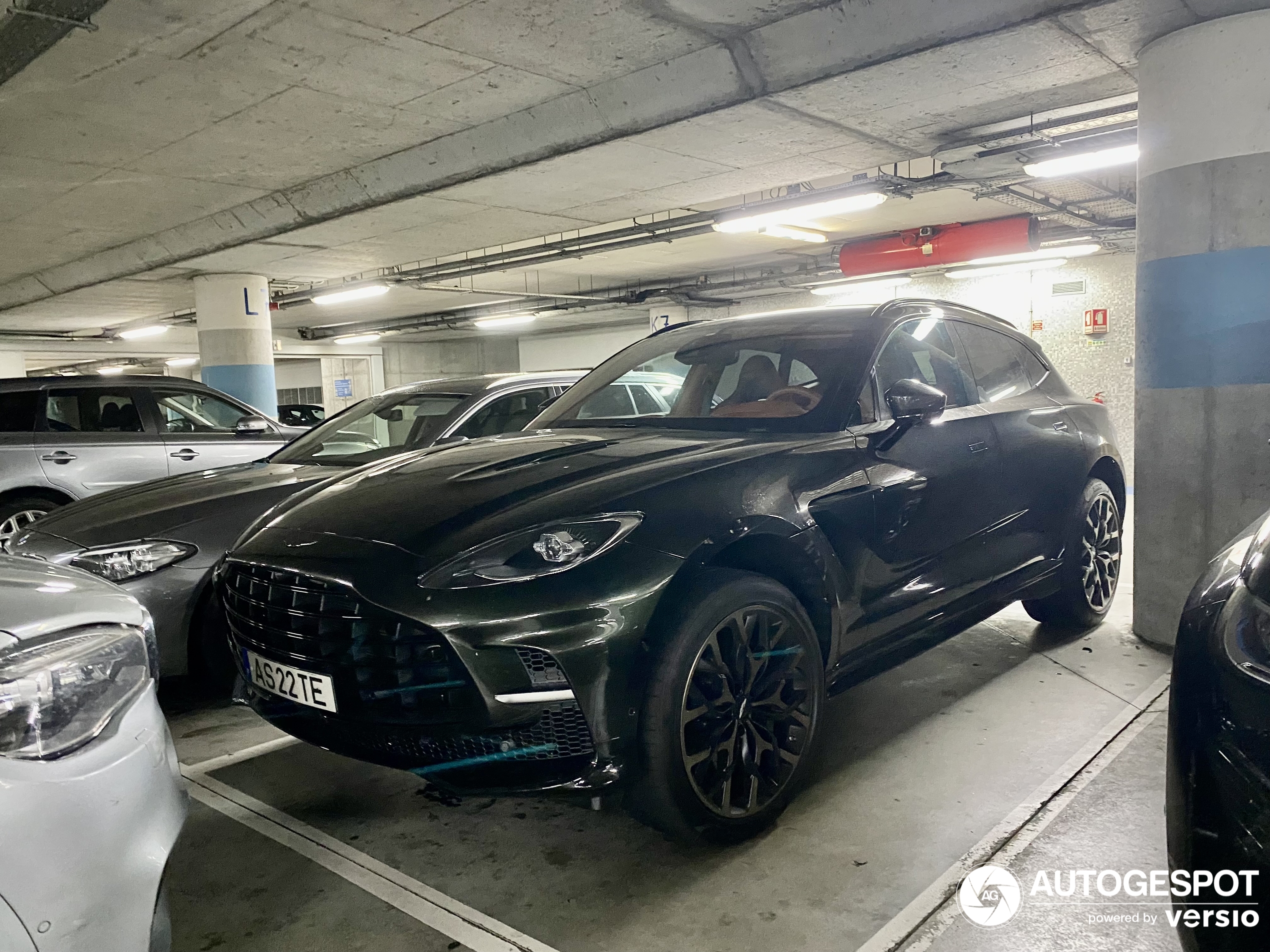 Aston Martin DBX707