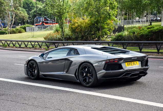 Lamborghini Aventador LP700-4