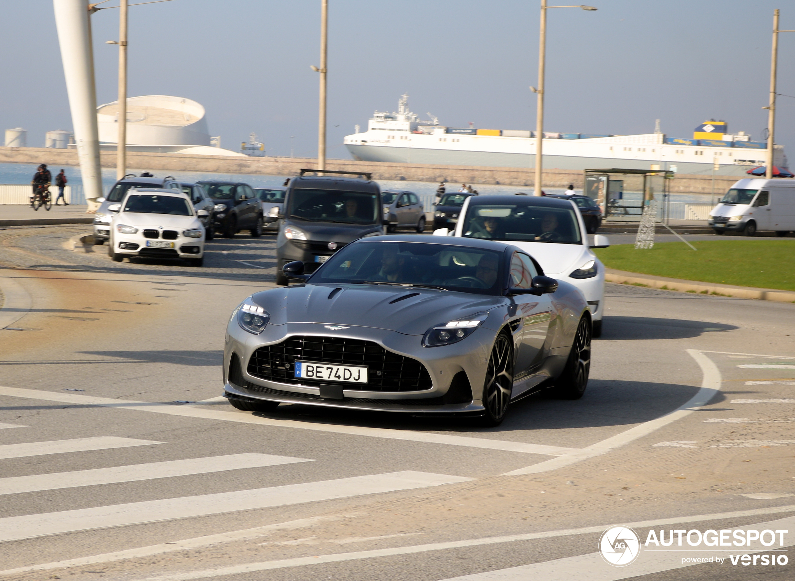 Aston Martin DB12