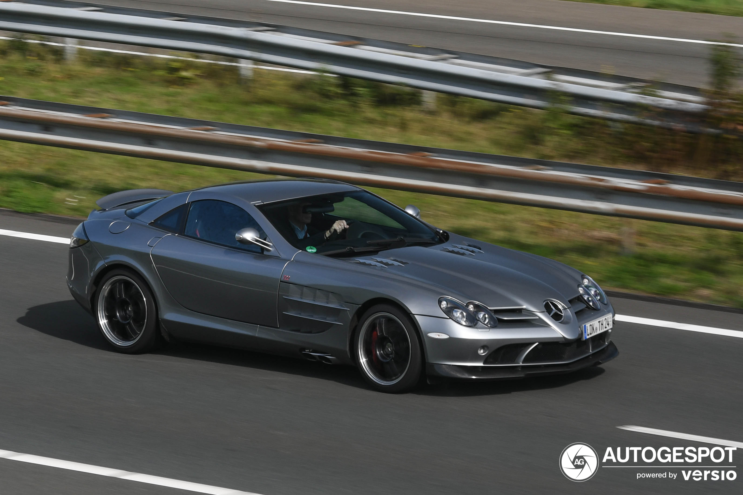 Mercedes-Benz SLR McLaren 722 Edition prachtige spot voor mijlpaal