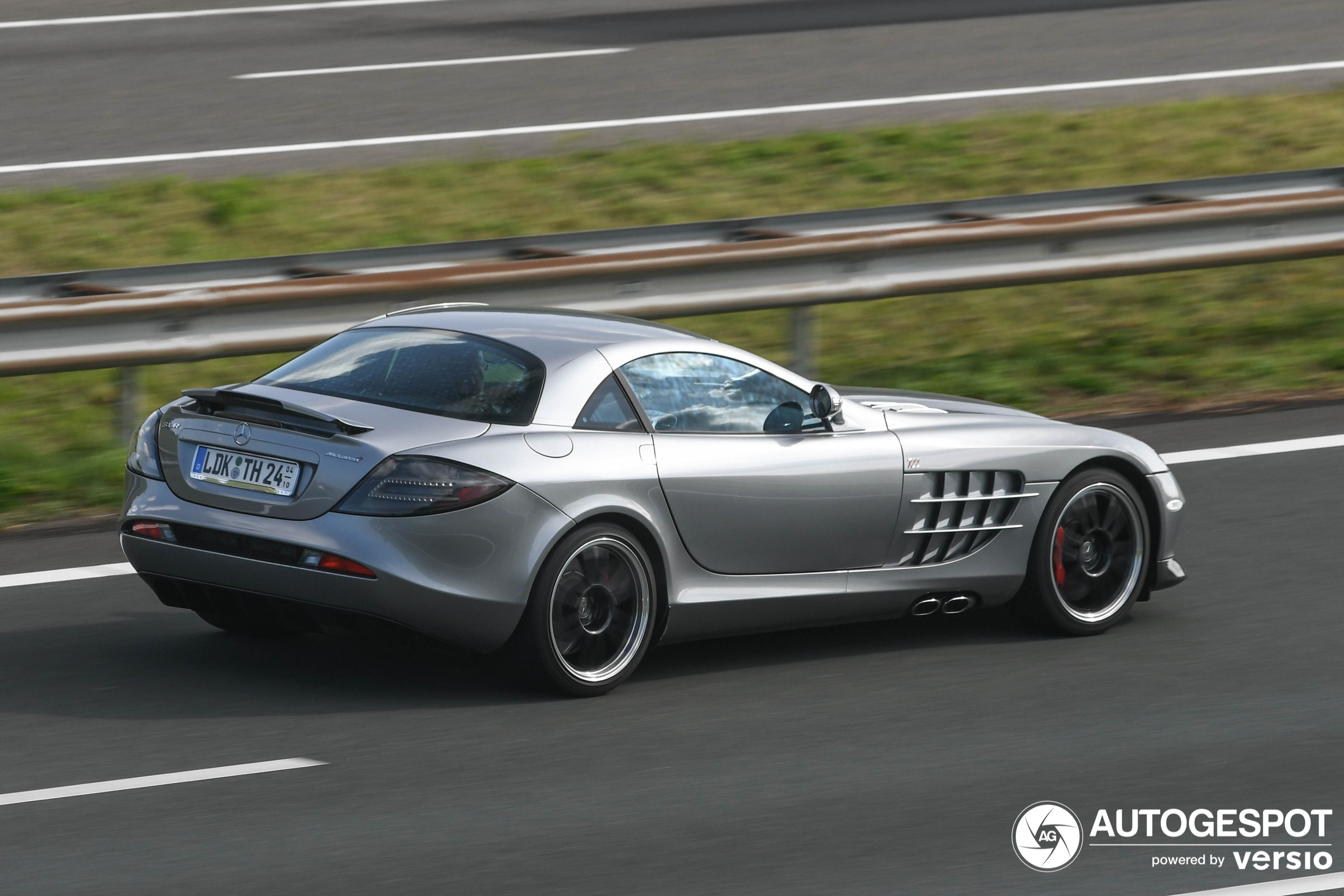 Mercedes-Benz SLR McLaren 722 Edition prachtige spot voor mijlpaal