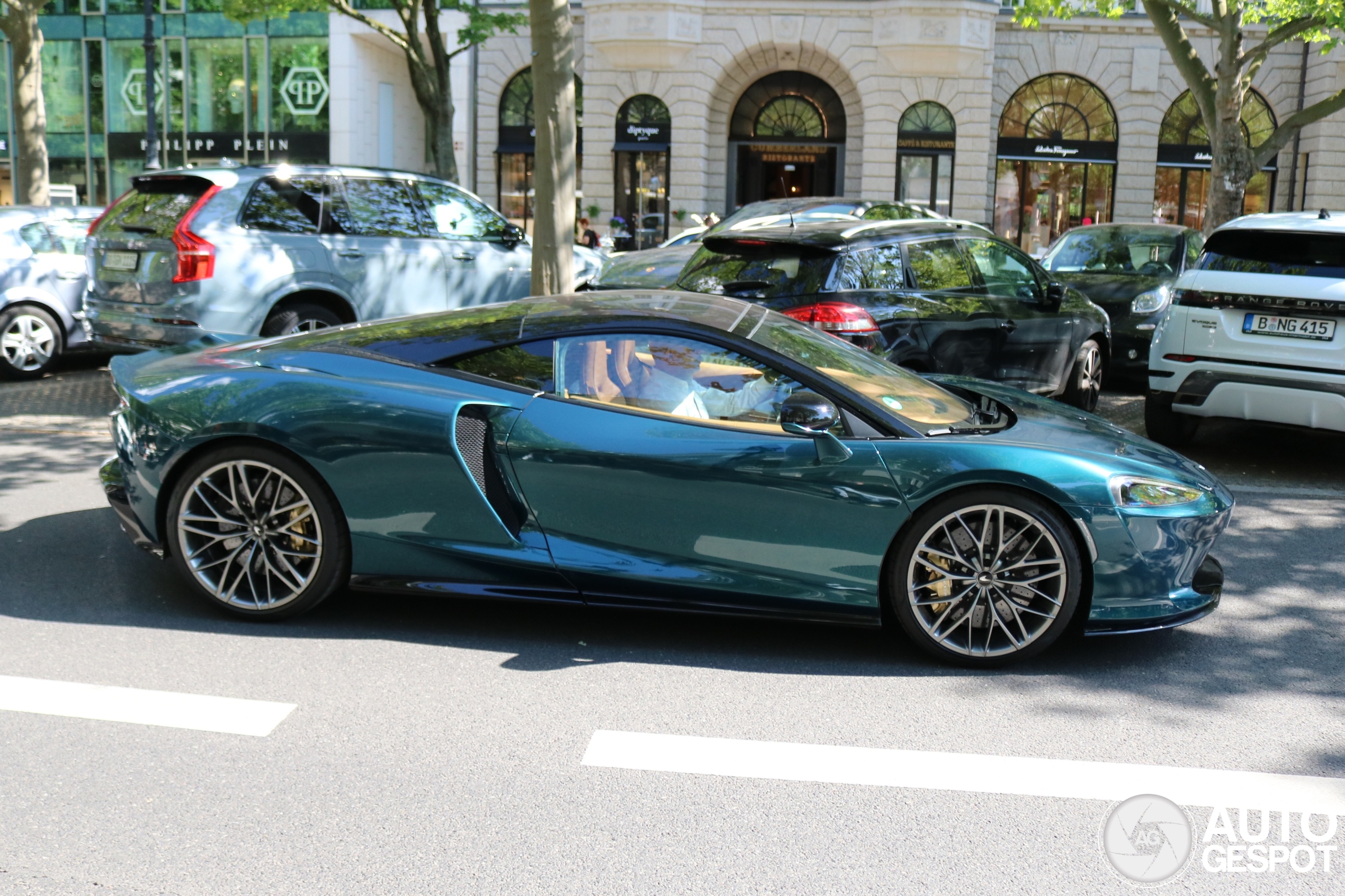 McLaren GT