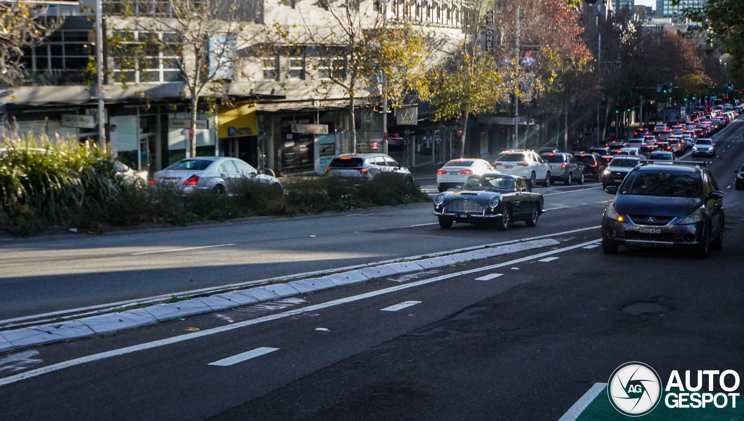 Aston Martin DB4 Series V