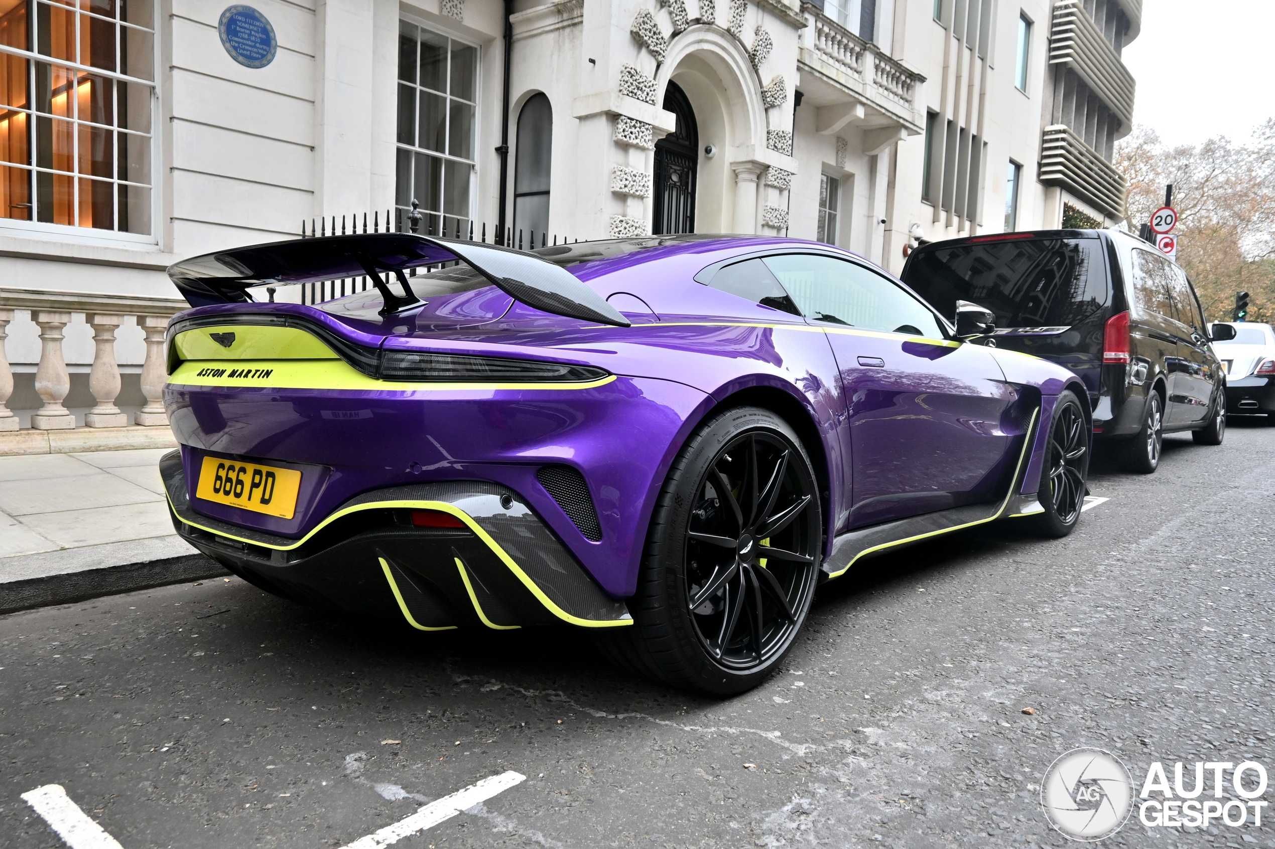 Aston Martin V12 Vantage 2023