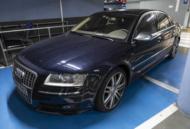 Audi S8 D3